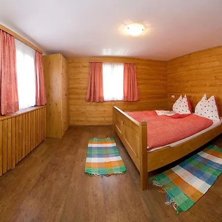 Holiday home Schmaranzhuette *